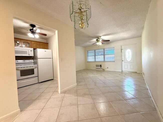 262 Sheffield K in West Palm Beach, FL - Building Photo - Building Photo