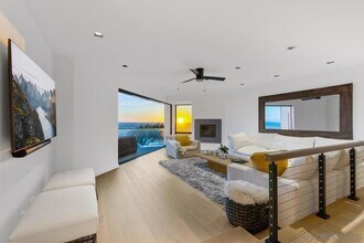 135 S Sierra Ave, Unit 32 in Solana Beach, CA - Building Photo - Building Photo