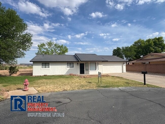 property at 2880 S Palm Cir