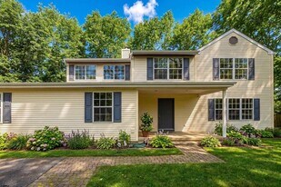 1 Broadmoor Dr in Egg Harbor Township, NJ - Building Photo
