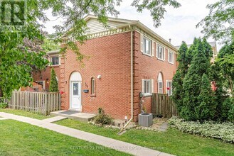 360 Homestead Ct in London, ON - Building Photo - Building Photo