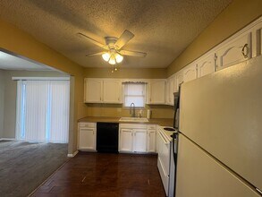 1120 NE 9th St in Blue Springs, MO - Building Photo - Building Photo