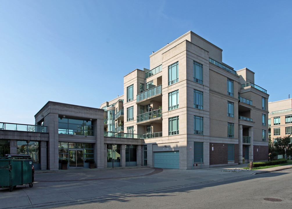 The Boardwalk I in Toronto, ON - Building Photo