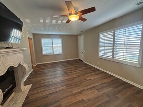 26266 Prima Way in Santa Clarita, CA - Building Photo - Building Photo