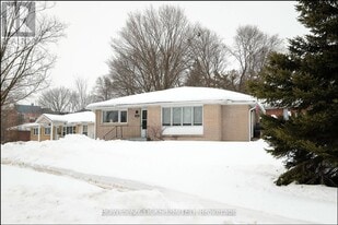 1443 Westbrook Dr in Peterborough, ON - Building Photo