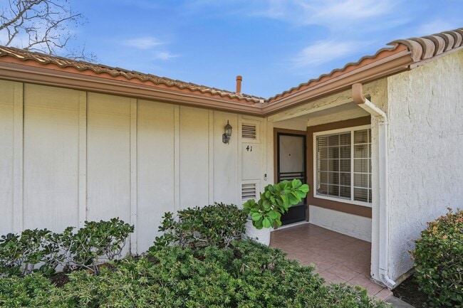 41 Orchard in Irvine, CA - Foto de edificio - Building Photo