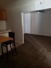 10438 Irma Ave, Unit 4 in Tujunga, CA - Foto de edificio - Building Photo