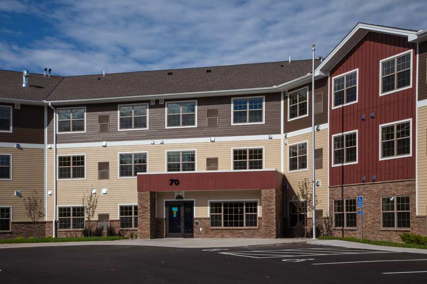 Piccadilly Square 62+ Senior Living in Mahtomedi, MN - Building Photo