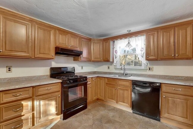 8 Dana Dr in Westford, MA - Building Photo - Building Photo