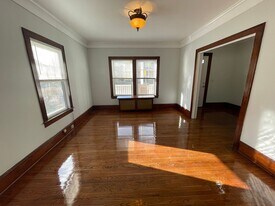 25 S Onota St in Pittsfield, MA - Building Photo