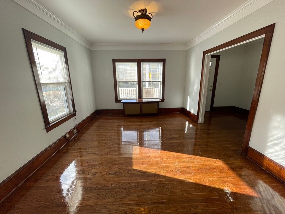 25 S Onota St in Pittsfield, MA - Building Photo