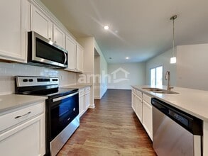 12240 Sapp Rd in Jacksonville, FL - Foto de edificio - Building Photo