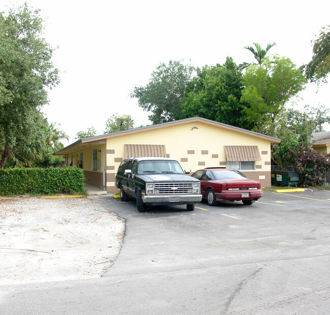 2725 SW 10th St in Fort Lauderdale, FL - Foto de edificio - Building Photo