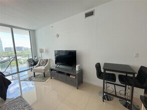 79 SW 12th St, Unit 1505-S in Miami, FL - Building Photo - Building Photo