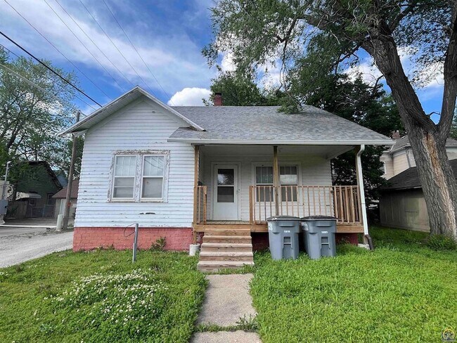 property at 118 E 8th Ave