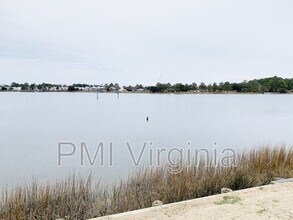 8263 Captains Way in Norfolk, VA - Building Photo - Building Photo