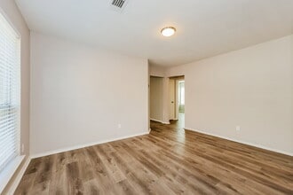3037 San Martin Dr in Arlington, TX - Building Photo - Building Photo