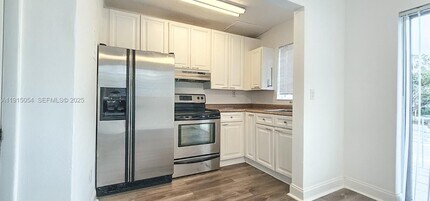 5960 NE 5th Ct in Miami, FL - Building Photo - Building Photo