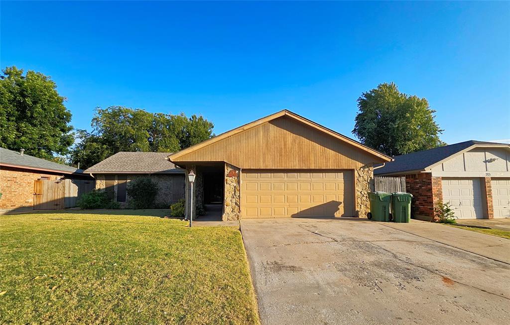 211 Redbud St in Yukon, OK - Building Photo