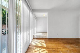 1440 Manhattan Beach Blvd, Unit C in Manhattan Beach, CA - Building Photo - Building Photo