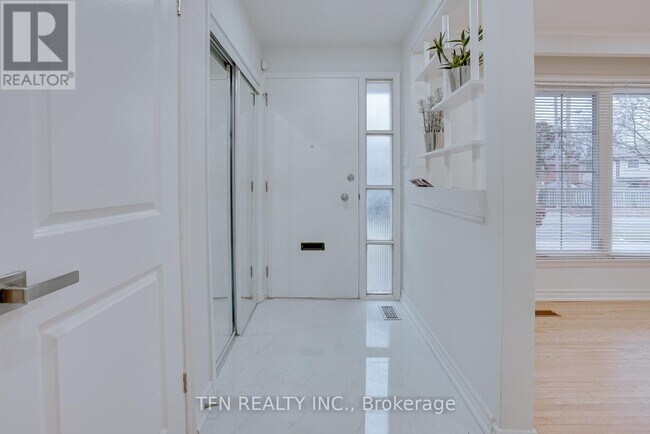 25 Karen Rd in Toronto, ON - Building Photo - Building Photo