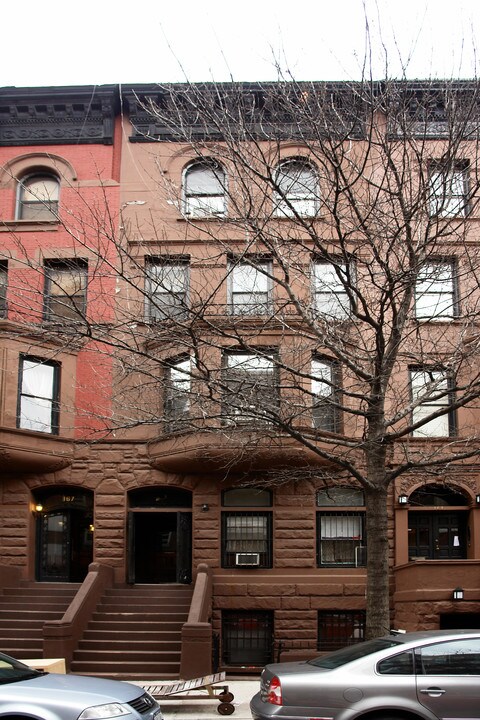 165 W 76th St in New York, NY - Building Photo