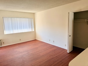 1516 Rock Glen Ave, Unit 101 in Glendale, CA - Building Photo - Building Photo