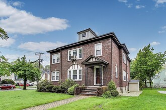 129 Oxford Rd, Unit 2 in Newton, MA - Building Photo - Building Photo