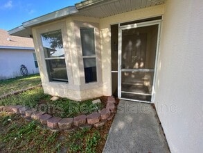 622 SE 13th Pl in Cape Coral, FL - Foto de edificio - Building Photo