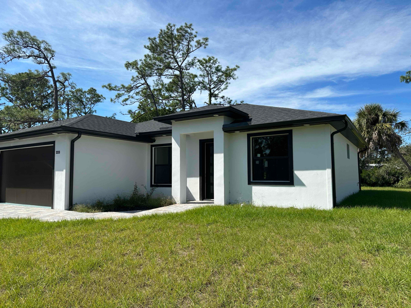 2233 Cherokee St in North Port, FL - Building Photo