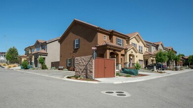 ReNew Atascadero in Atascadero, CA - Foto de edificio - Building Photo