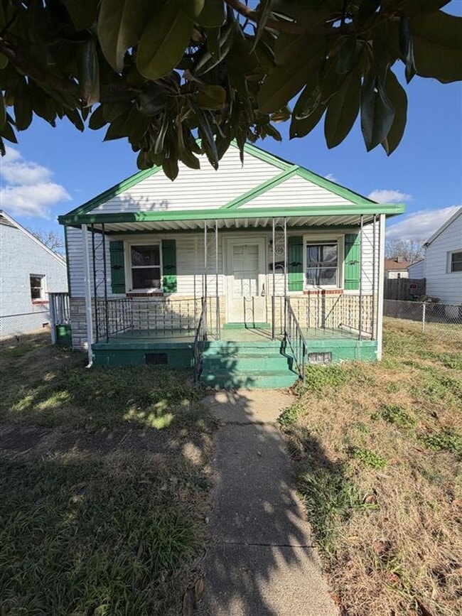 property at 2606 Redwood Ave