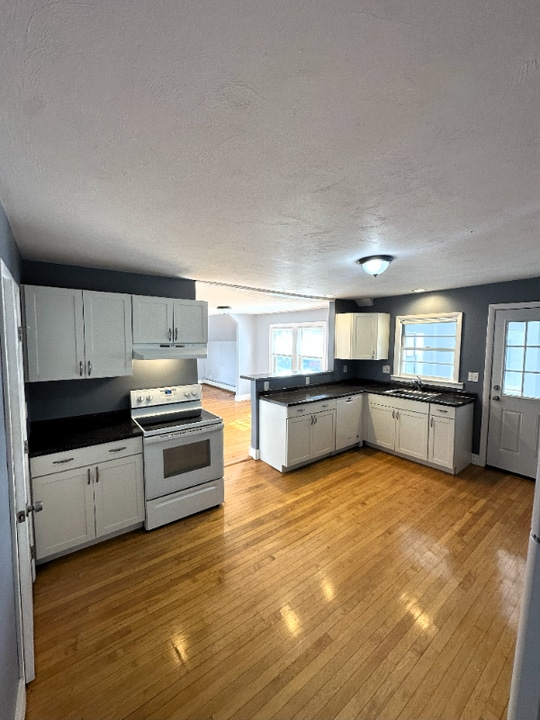 23 Airlie St in Worcester, MA - Building Photo