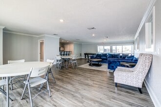 The Commons in Tampa, FL - Building Photo - Building Photo