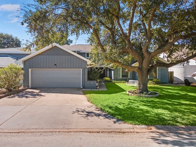 property at 2913 Beluche Dr