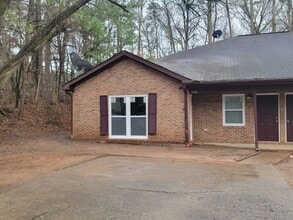 1084 Summer Brook Rd in Atlanta, GA - Building Photo - Building Photo