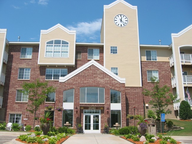 Orono Woods Senior Living in Long Lake, MN - Building Photo - Building Photo