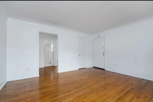 337 E 41st St, Unit 2a in New York, NY - Building Photo