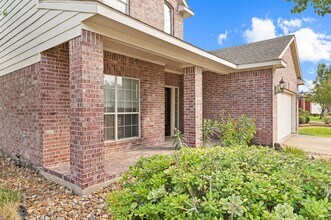 10003 Lynette Falls Dr in Houston, TX - Building Photo - Building Photo