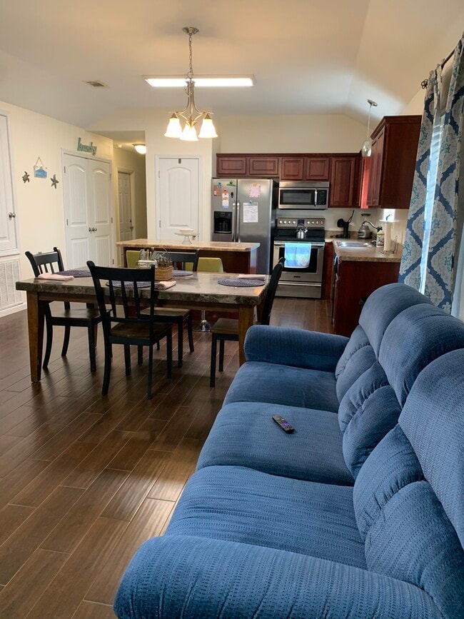 property at 1979 Crosscreek Cir