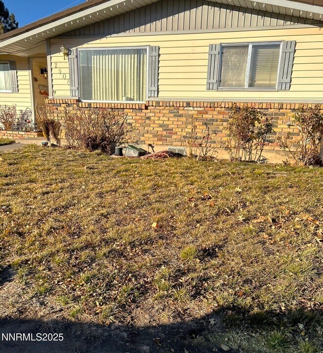 2501 Trentham Way in Reno, NV - Building Photo