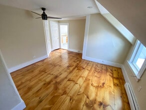 13 Aubin St, Unit 3 in Amesbury, MA - Building Photo - Building Photo