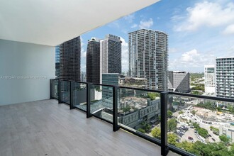 68 SE 6th St, Unit 2010 in Miami, FL - Building Photo - Building Photo