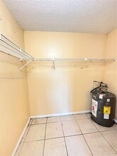 95 NE 41st St in Oakland Park, FL - Foto de edificio - Building Photo