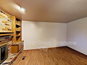 1036 W Windsor Way in Mustang, OK - Building Photo - Building Photo