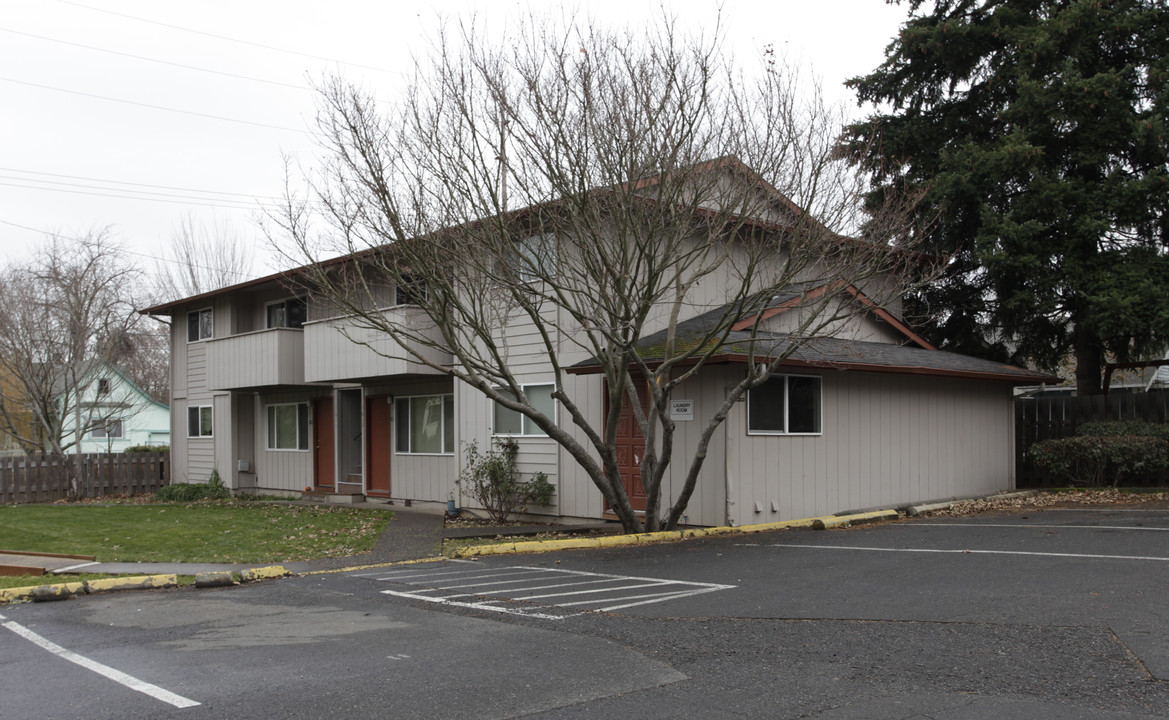 Pinewood Terrace in Vancouver, WA - Building Photo