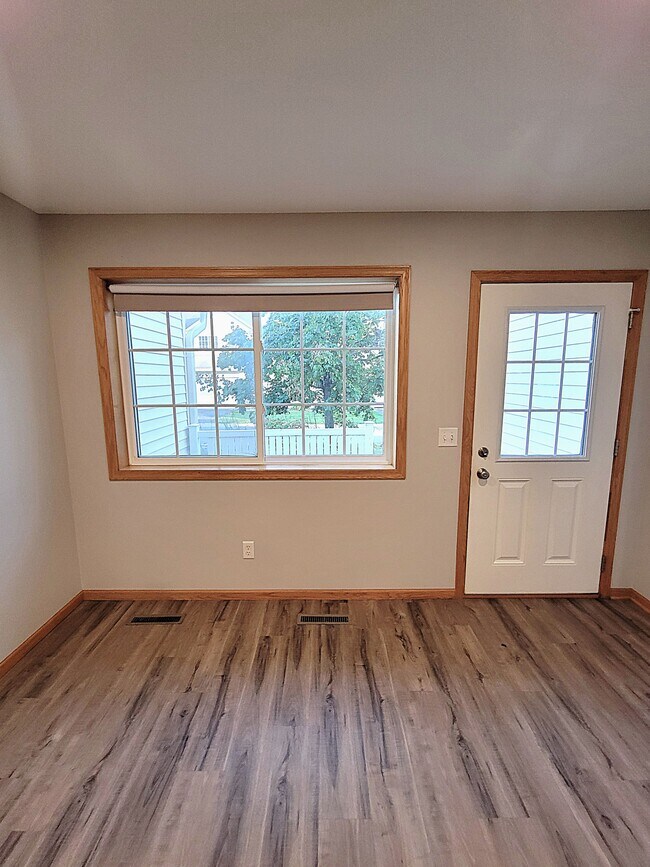 3553 Sterling Heights Dr in River Falls, WI - Foto de edificio - Building Photo