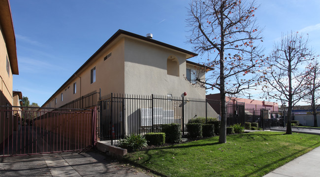 Su Casa Apartments in North Hollywood, CA - Foto de edificio - Building Photo