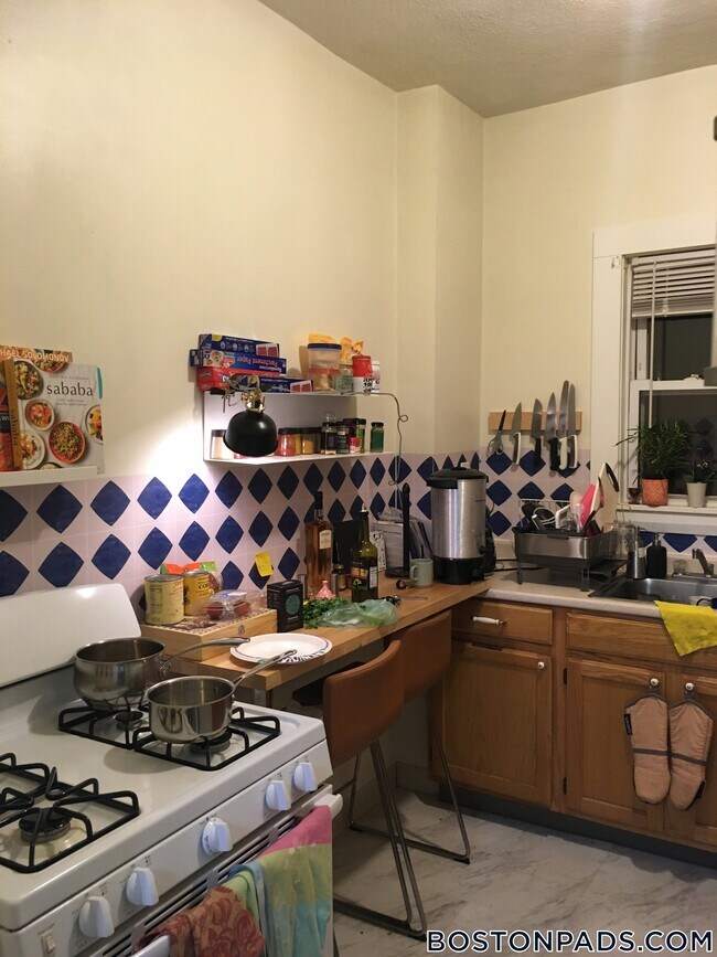 153 Summer St, Unit 1 in Somerville, MA - Foto de edificio - Building Photo