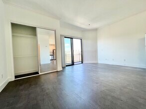 8813 Burton Way-Unit -316 in Los Angeles, CA - Building Photo - Building Photo